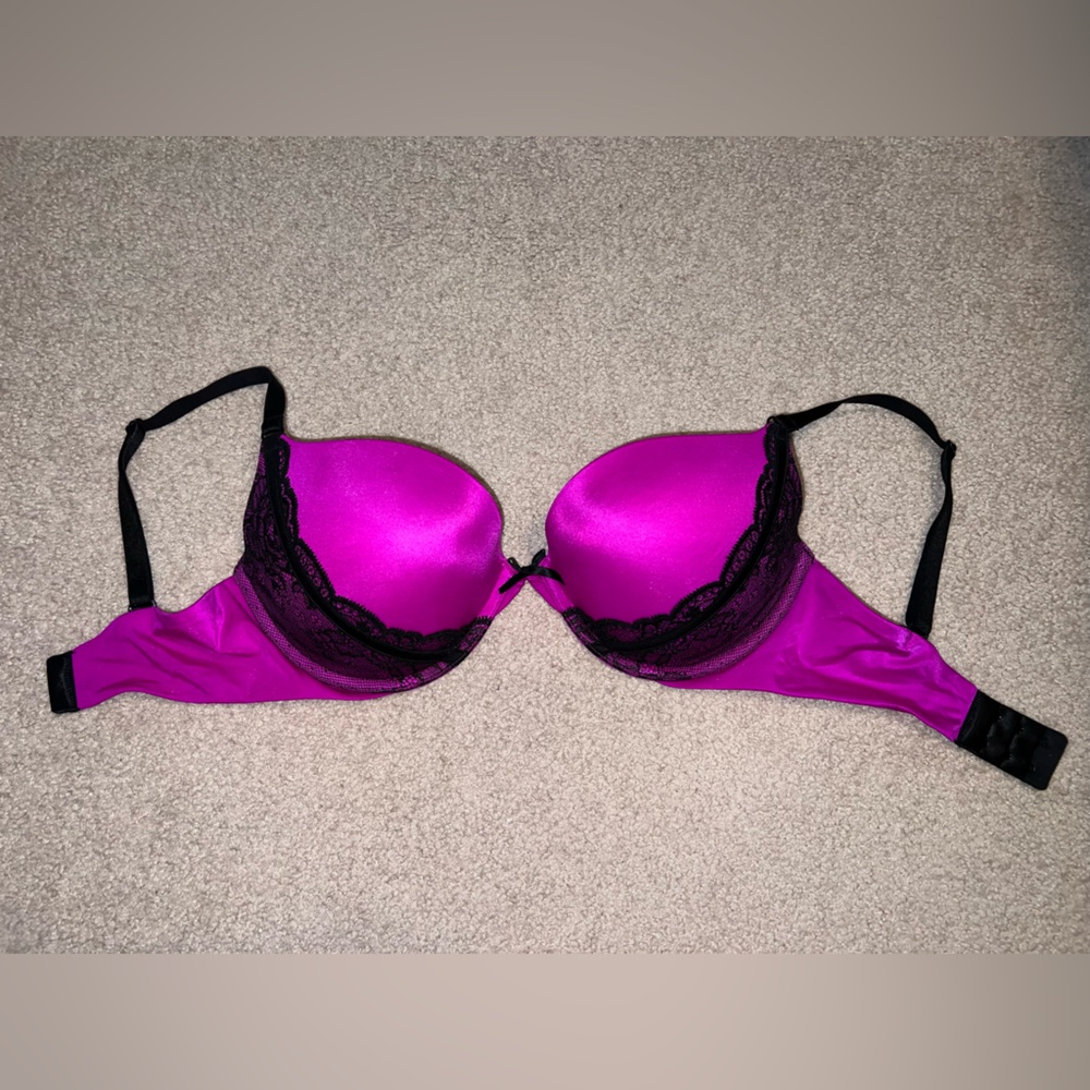 Victoria's Secret Fuchsia and Black Lace Bra! Gorgeous bra! 34 DD